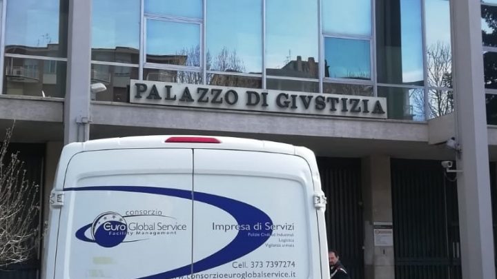 Coronavirus, pulizia straordinaria al Tribunale di AVELLINO : in corso sanificazione di uffici e aule