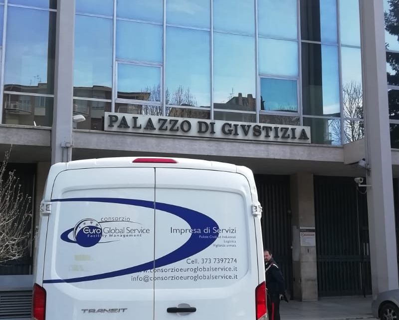 Coronavirus, pulizia straordinaria al Tribunale di AVELLINO : in corso sanificazione di uffici e aule