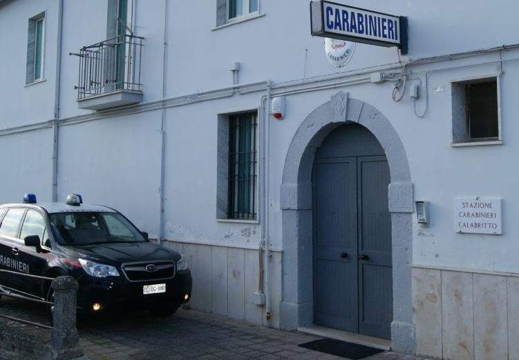 CALABRITTO (AV) – SORPRESO ALLA GUIDA DELL’AUTO SEQUESTRATA: 40ENNE DENUNCIATO DAI CARABINIERI.