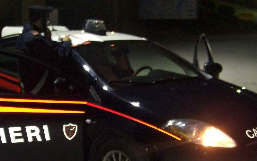 NUSCO (AV) – LADRI IN FUGA ALL’ABBAIARE DEI CANI: INTERCETTATI DAI CARABINIERI, ABBANDONANO L’AUTO E SCAPPANO A PIEDI