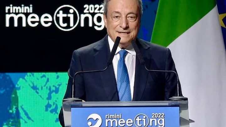 Ovazione per Draghi al Meeting di Rimini: Italiani al voto, la volontà popolare è stata ignorata due volte