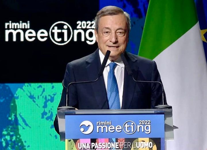 Ovazione per Draghi al Meeting di Rimini: Italiani al voto, la volontà popolare è stata ignorata due volte