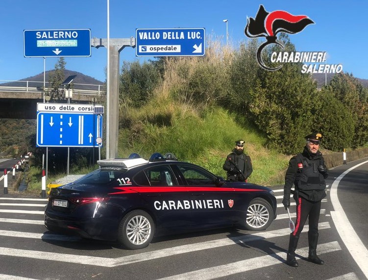 CASTELNUOVO CILENTO (SA) – UNITÀ CINOFILE DEI CARABINIERI IMPIEGATEIN CONTROLLI ANTIDROGA NELLE SCUOLE, RINVENUTA MARIJUANA ED UN COLTELLINO