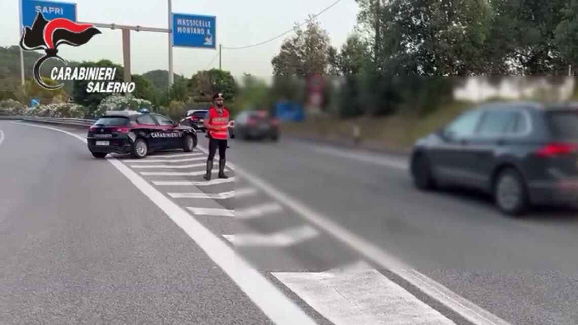 CILENTO: CARABINIERI – NEL FINE SETTIMANA INTENSIFICATI I CONTROLLI SUL LITORALE CILENTANO – NUMEROSE SANZIONI PER VIOLAZIONI AL C.D.S., GUIDA IN STATO DI UBRIACHEZZA, USO DEL TELEFONINO ALLA GUIDA, MANCATO UTILIZZO DELLE CINTURE DI SICUREZZA E CONSUMO DI STUPEFACENTI