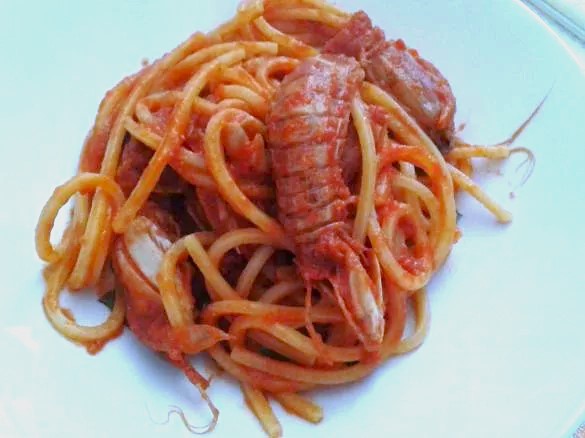 Spaghetti con Sugo di Canocchie, la ricetta