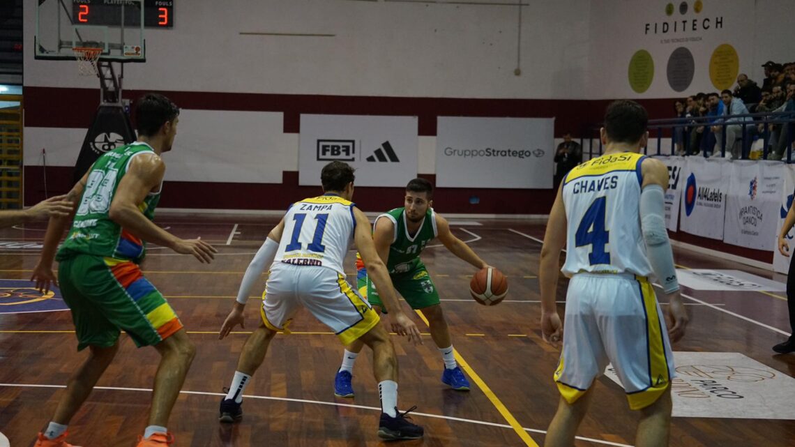 SCANDONE AVELLINO, BEFFA AL FOTOFINISH. CHAVES REGALA LA VITTORIA A SALERNO