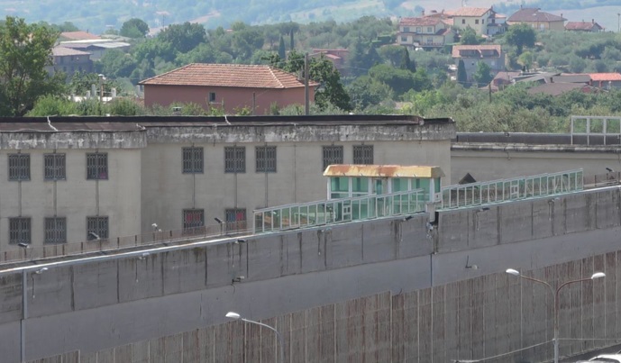 Carcere Ariano Irpino, violenza in carcere: detenuto aggredisce un agente