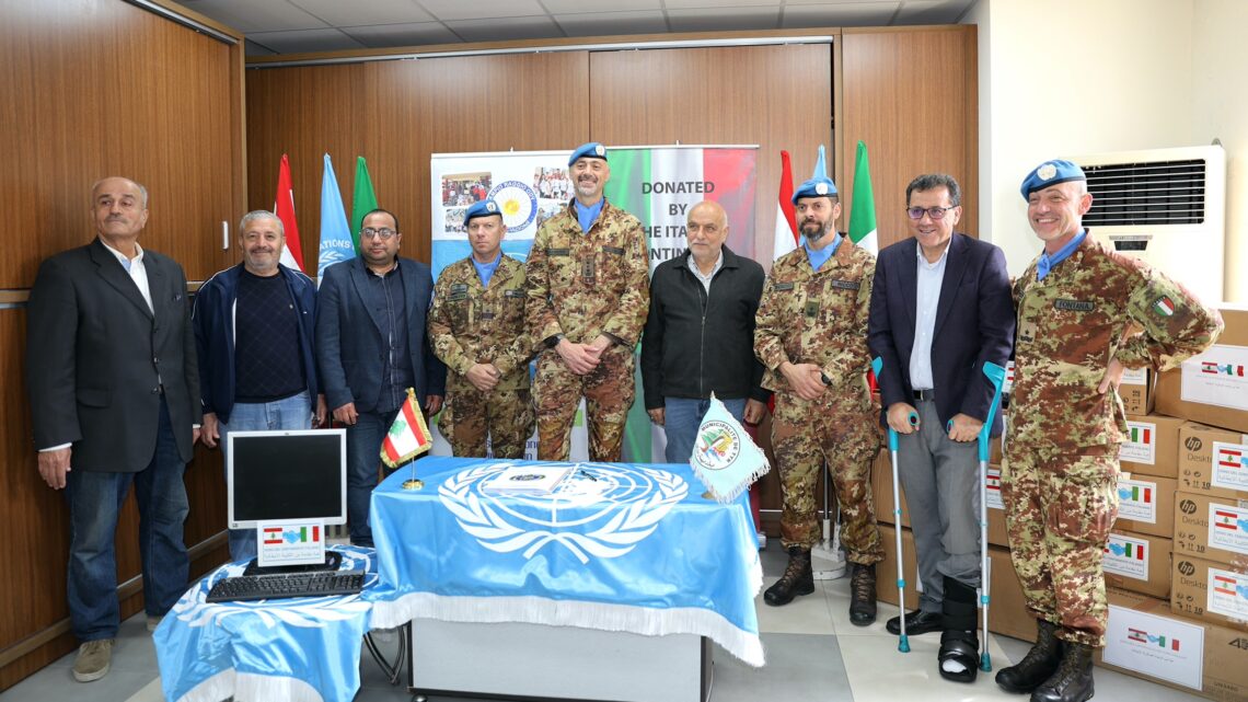 Medio Oriente: la solidarietà si concretizza con l’impegno comune grazie agli Alpini della “Taurinense” e all’associazione campana “Ampio Raggio” OdV con la donazione di 15 personal computer alla municipalità di Tiro