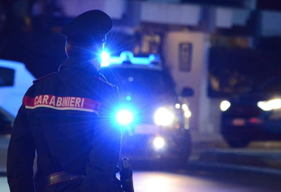 Atripalda (AV) – Denunciato dai Carabinieri per aver provocato danni a veicoli e aggredito gli automobilisti: in carcere il 30enne Affidato ai Servizi Sociali