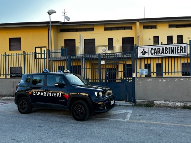 MONTEFORTE IRPINO (AV) – TENTA IL FURTO ALL’INTERNO DI UN’ABITAZIONE E ALL’ARRIVO DEI CARABINIERI TENTA LA FUGA. BLOCCATO E ARRESTATO